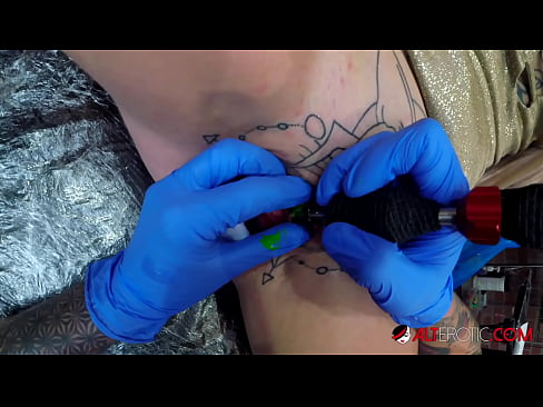❤️ Äärimmäisen tatuoitu hottie Sully Savage sai tatuoinnin klitorikseen ❤️❌ Vittu video at fi.ixiporn.ru ❤